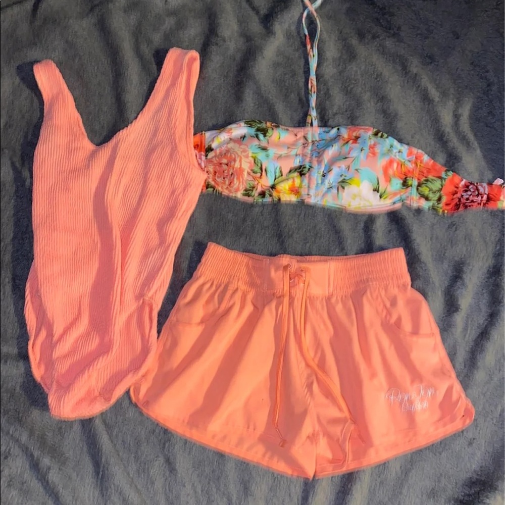 Bundle of WOMENS clothes